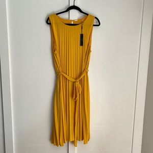 NWT Yellow pleated dress T Tahari